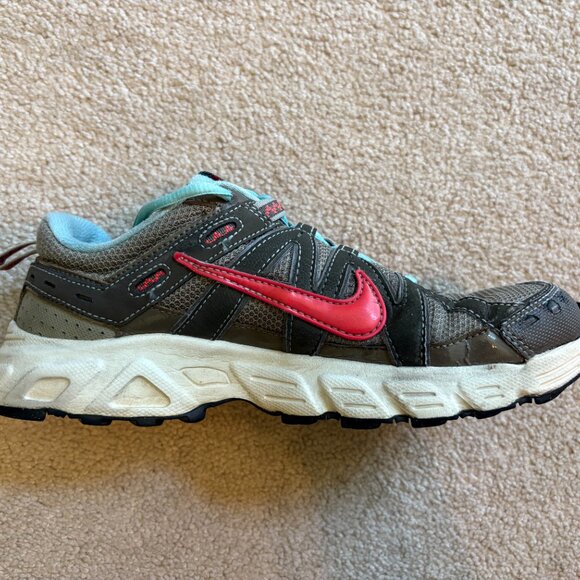 Nike Alvord 8 Women's Trail Running Hiking Shoes Size 8.5 Gray Blue Red - Picture 6 of 10